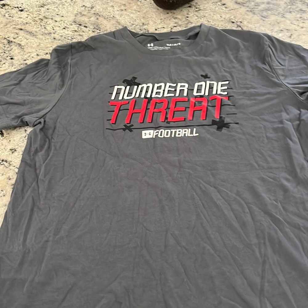 Boys YL under Armour cotton tshirt. Great condition. No rips or stains